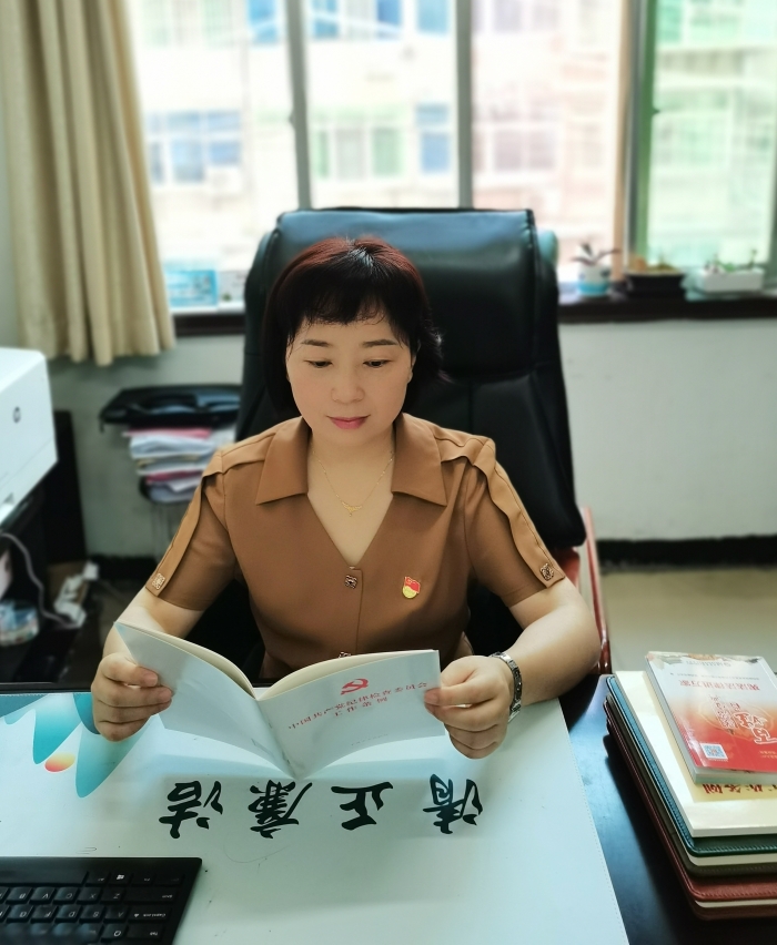 13李海霞.jpg
